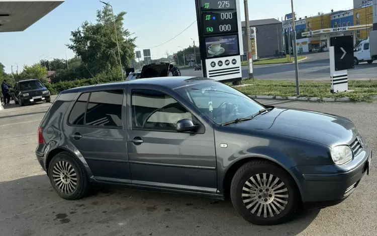 Volkswagen Golf 2004 годаүшін2 700 000 тг. в Уральск