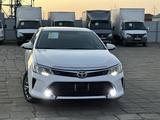 Toyota Camry 2015 года за 9 900 000 тг. в Атырау – фото 2