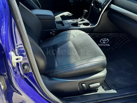 Toyota Camry 2015 года за 6 200 000 тг. в Атырау – фото 10