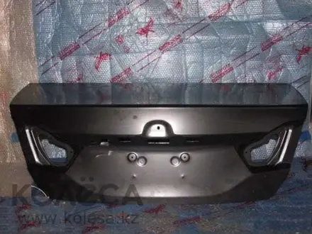 Новая крышка багажника оригинал camry 50 за 7 777 тг. в Караганда
