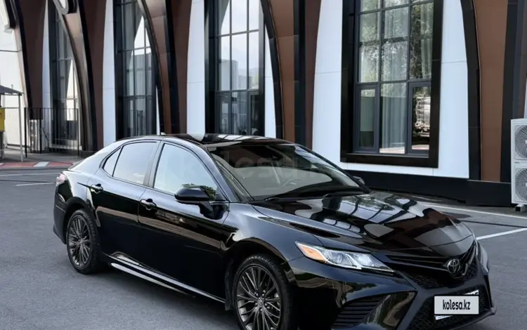 Toyota Camry 2019 года за 10 000 000 тг. в Алматы
