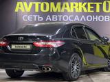Toyota Camry 2018 года за 10 650 000 тг. в Астана – фото 5