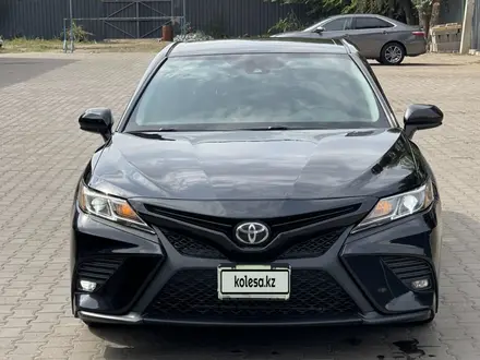 Toyota Camry 2018 года за 7 000 000 тг. в Уральск – фото 6