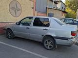 Volkswagen Vento 1997 года за 700 000 тг. в Шымкент – фото 2