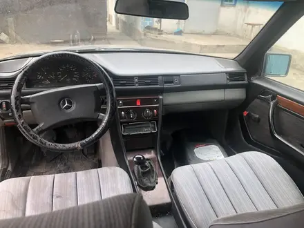 Mercedes-Benz E 200 1989 года за 800 000 тг. в Караганда – фото 6