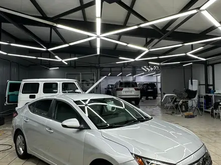 Hyundai Elantra 2019 года за 5 000 000 тг. в Уральск – фото 2