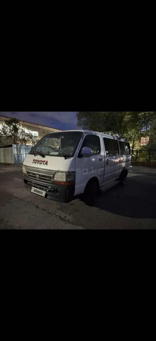 Toyota HiAce, 2001