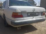 Mercedes-Benz E 260 1991 года за 500 000 тг. в Актау – фото 2