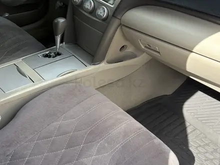 Toyota Camry 2011 года за 4 000 000 тг. в Атырау – фото 10
