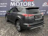 Toyota RAV4 2017 годаfor12 990 000 тг. в Актобе – фото 5