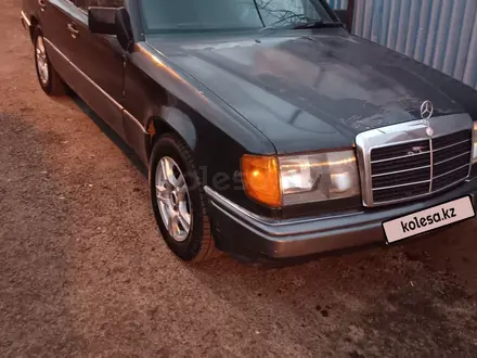 Mercedes-Benz E 220 1993 года за 1 650 000 тг. в Тараз – фото 2