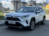 Toyota RAV4 2020 года за 14 800 000 тг. в Усть-Каменогорск – фото 2