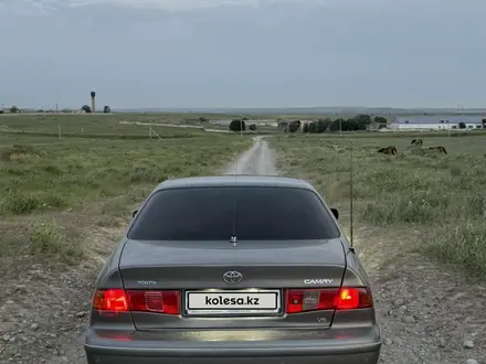 Toyota Camry 2000 года за 4 400 000 тг. в Шымкент – фото 2