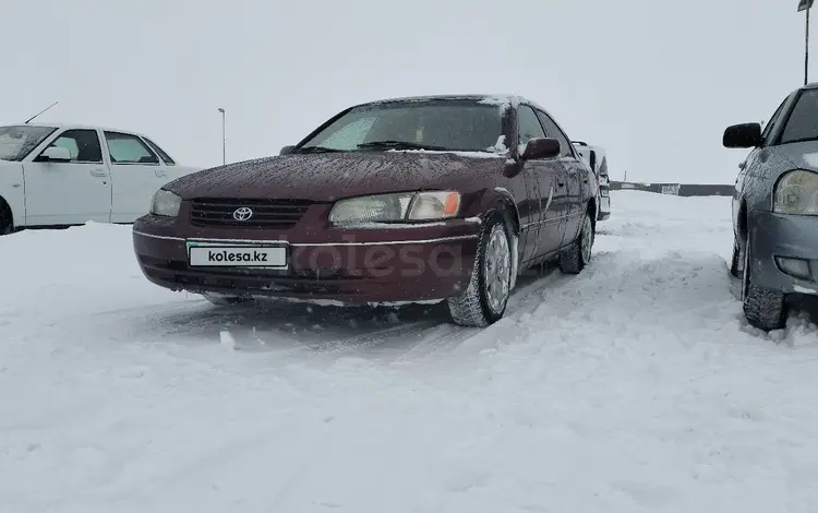 Toyota Camry 1999 годаүшін3 200 000 тг. в Атырау