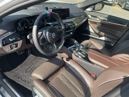 BMW 540 2018 года за 23 000 000 тг. в Алматы – фото 9