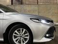 Toyota Camry 2018 годаүшін13 650 000 тг. в Актобе – фото 4