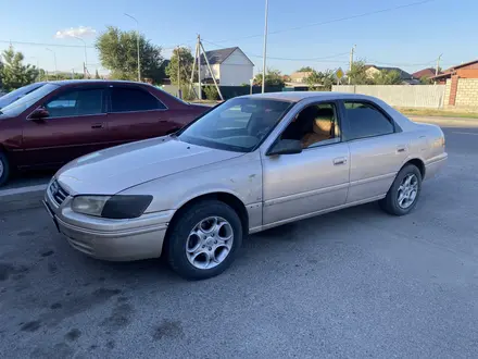 Toyota Camry 2001 года за 2 800 000 тг. в Алматы – фото 2