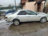 Toyota Camry 2001 годаүшін700 000 тг. в Алматы – фото 2