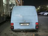 Volkswagen Transporter 2001 годаүшін2 500 000 тг. в Астана