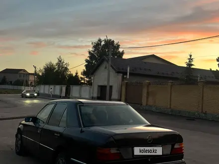 Mercedes-Benz E 230 1991 года за 1 000 000 тг. в Караганда – фото 2