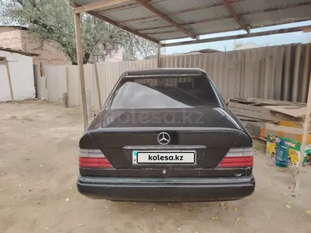 Mercedes-Benz E 220 1993 года за 1 400 000 тг. в Жосалы – фото 9