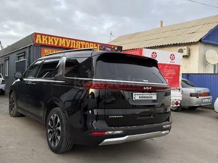 Kia Carnival 2022 года за 22 000 000 тг. в Атырау – фото 4