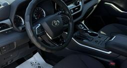 Toyota Highlander 2020 года за 14 000 000 тг. в Атырау – фото 3