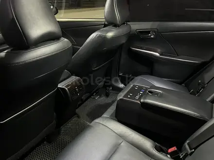 Toyota Camry 2016 года за 10 550 000 тг. в Атырау – фото 12