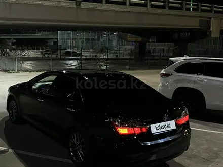 Toyota Camry 2016 года за 10 550 000 тг. в Атырау – фото 4