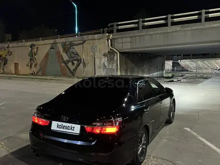 Toyota Camry 2016 года за 10 550 000 тг. в Атырау – фото 3