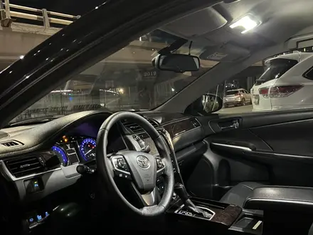 Toyota Camry 2016 года за 10 550 000 тг. в Атырау – фото 8