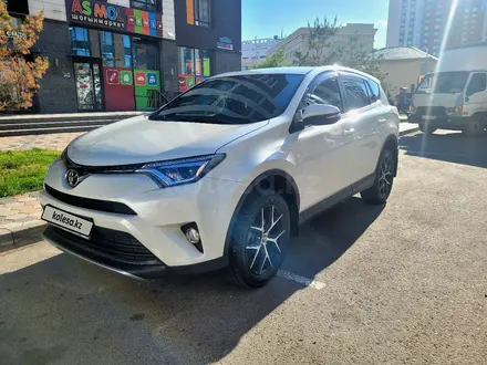 Toyota RAV4 2017 года за 12 100 000 тг. в Астана – фото 13