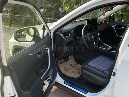 Toyota RAV4 2025 года за 22 000 000 тг. в Астана – фото 9