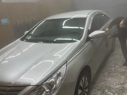 Hyundai Sonata 2011 года за 5 100 000 тг. в Астана – фото 2