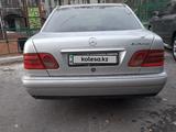 Mercedes-Benz E 200 1998 годаүшін2 500 000 тг. в Алматы – фото 4