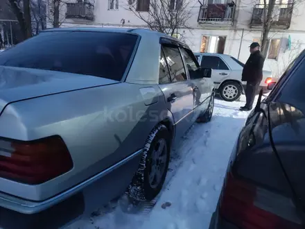 Mercedes-Benz E 230 1992 года за 1 700 000 тг. в Шу – фото 5