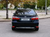 Toyota Camry 2015 года за 11 300 000 тг. в Шымкент – фото 2
