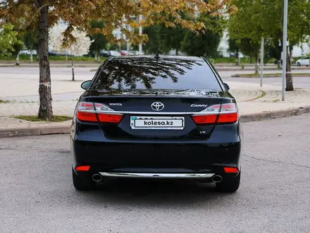 Toyota Camry 2015 года за 11 300 000 тг. в Шымкент – фото 2