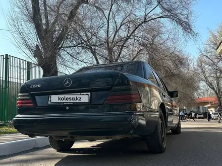 Mercedes-Benz E 200 1991 года за 990 000 тг. в Алматы – фото 7
