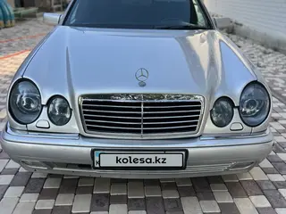 Mercedes-Benz E 320