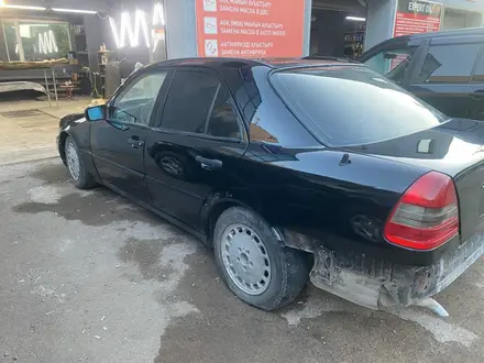 Mercedes-Benz C 180 1994 года за 1 200 000 тг. в Караганда – фото 4