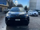 Toyota RAV4 2018 года за 8 500 000 тг. в Актау