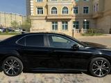 Toyota Camry 2020 года за 10 500 000 тг. в Актау – фото 3