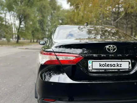 Toyota Camry 2021 года за 14 300 000 тг. в Алматы – фото 4