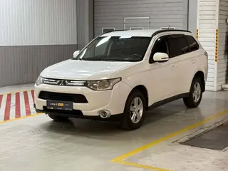 Mitsubishi Outlander, 2012