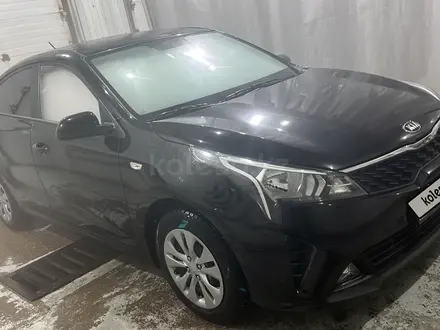 Kia Rio 2021 года за 8 500 000 тг. в Уральск – фото 2