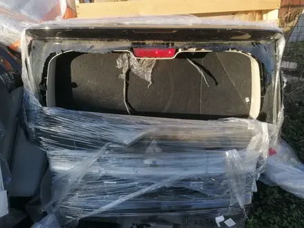 Спойлер на крышку дверь багажника за 70 000 тг. в Усть-Каменогорск – фото 3