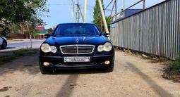 Mercedes-Benz C 240 2003 года за 2 800 000 тг. в Атырау