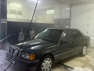 Mercedes-Benz 190