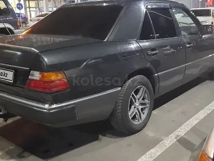 Mercedes-Benz E 200 1992 года за 2 500 000 тг. в Павлодар – фото 7